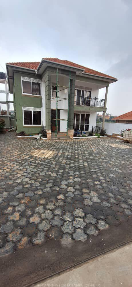 HOUSE 🏠 FOR SALE LOCATED ON KITENDE ENTEBBE ROAD