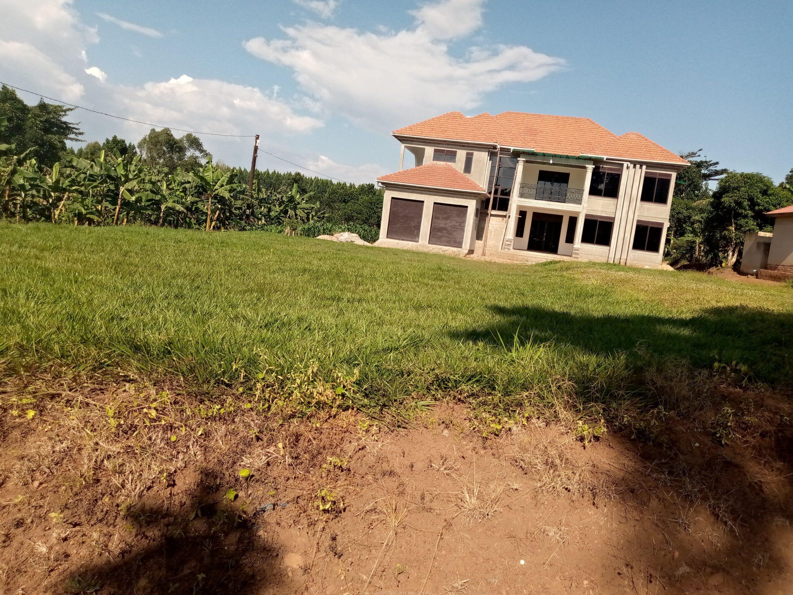 TITLED COMMERCIAL AND RESIDENTIAL PLOTS MEASURED 50*100FT FOR SALE LOCATED IN MUKONO NSABWE