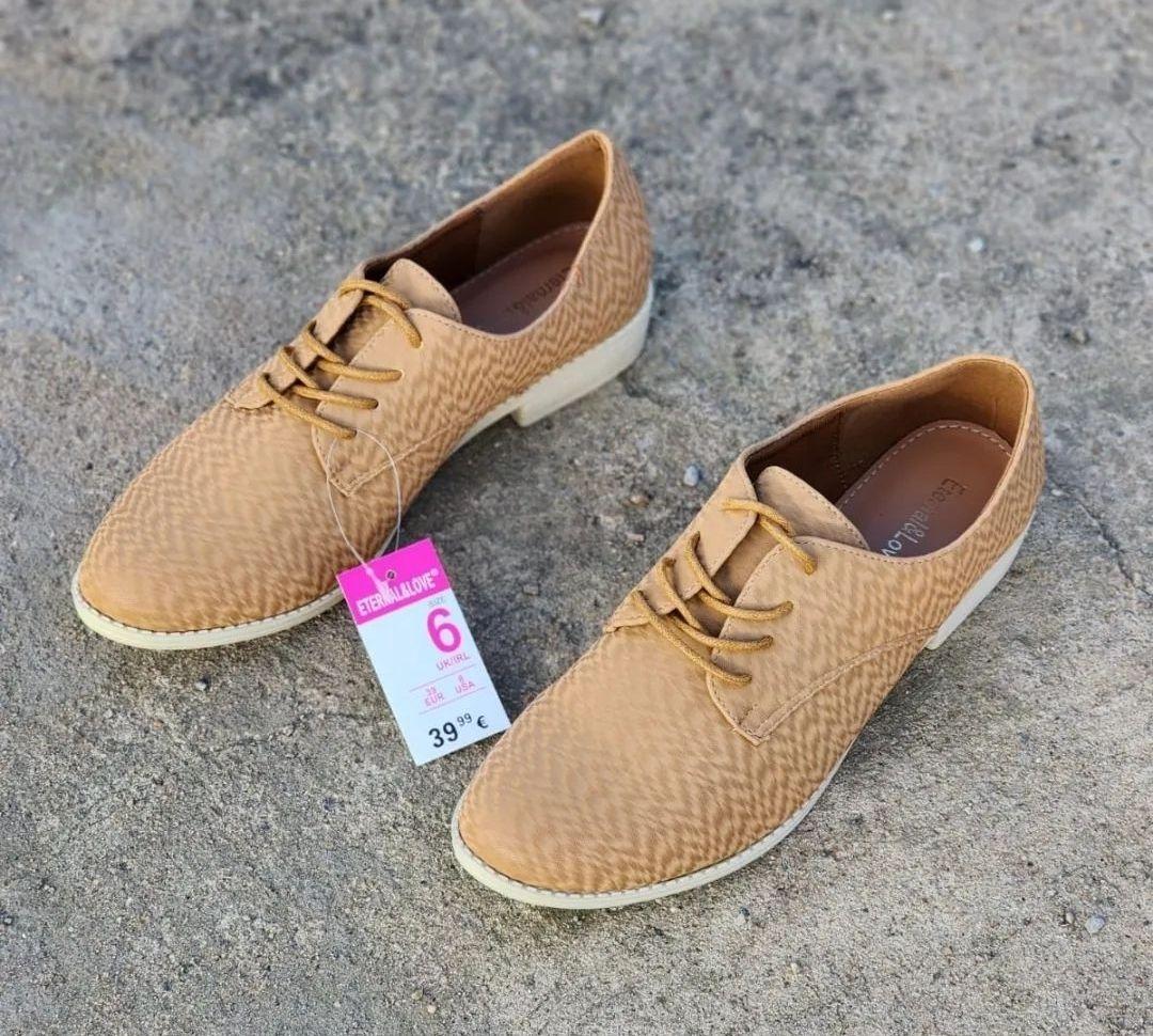 Ladies shoes