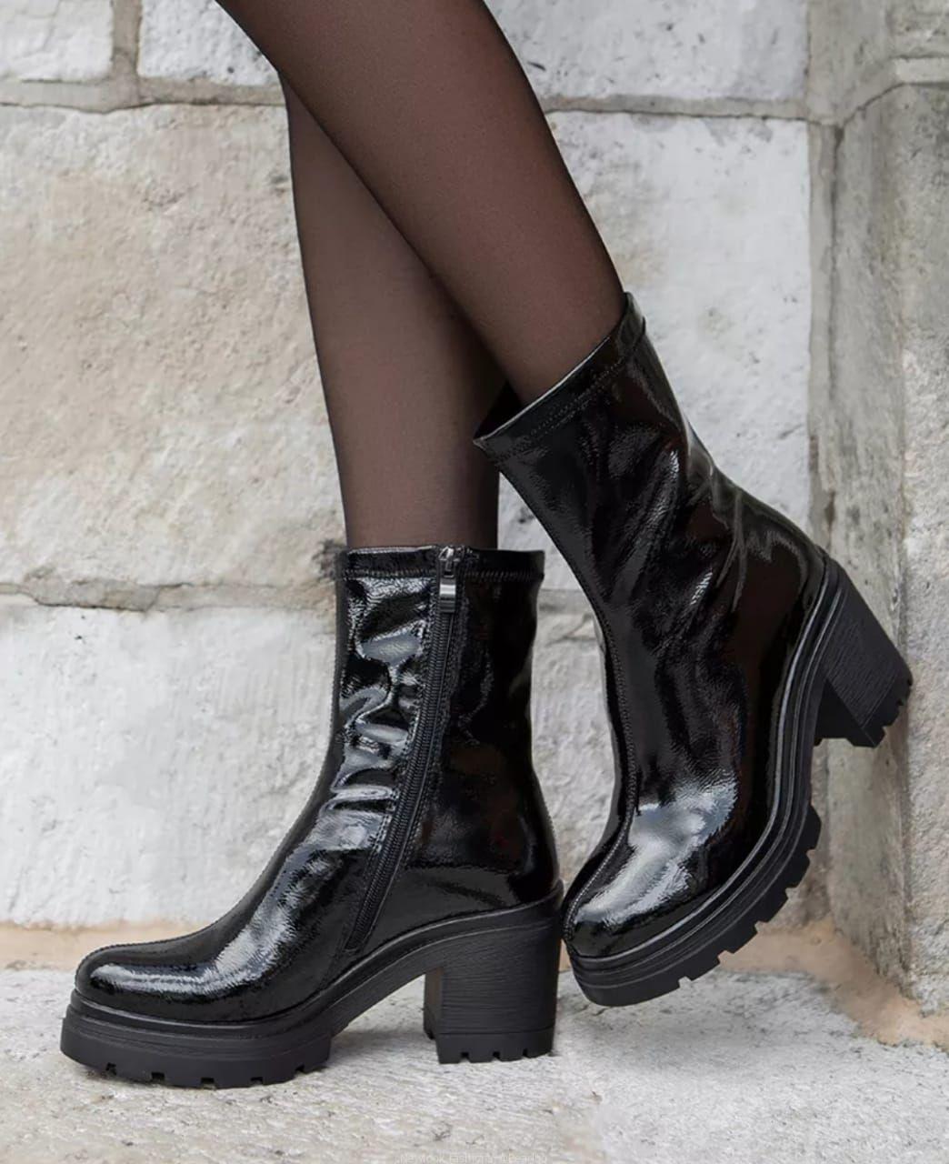Ladies boots
