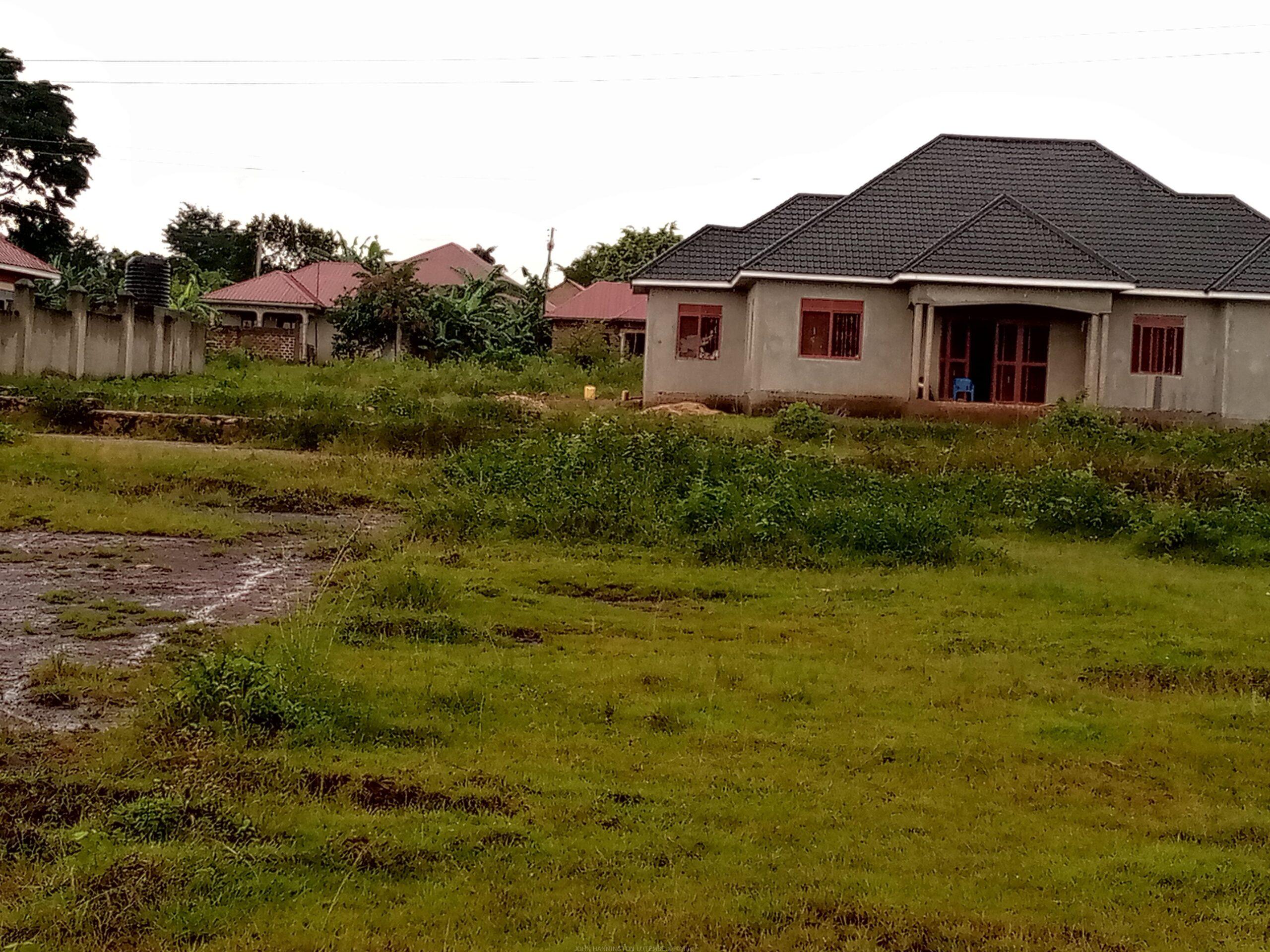 TITLED RESIDENTIAL AND COMMERCIAL PLOTS FOR SALE LOCATED IN ENTEBBE ZIRU