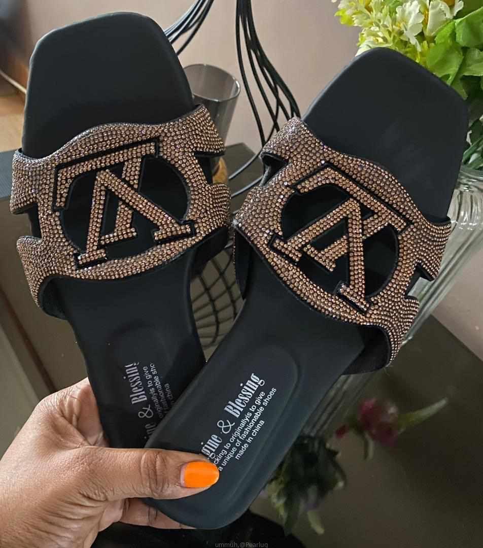 Open shoes