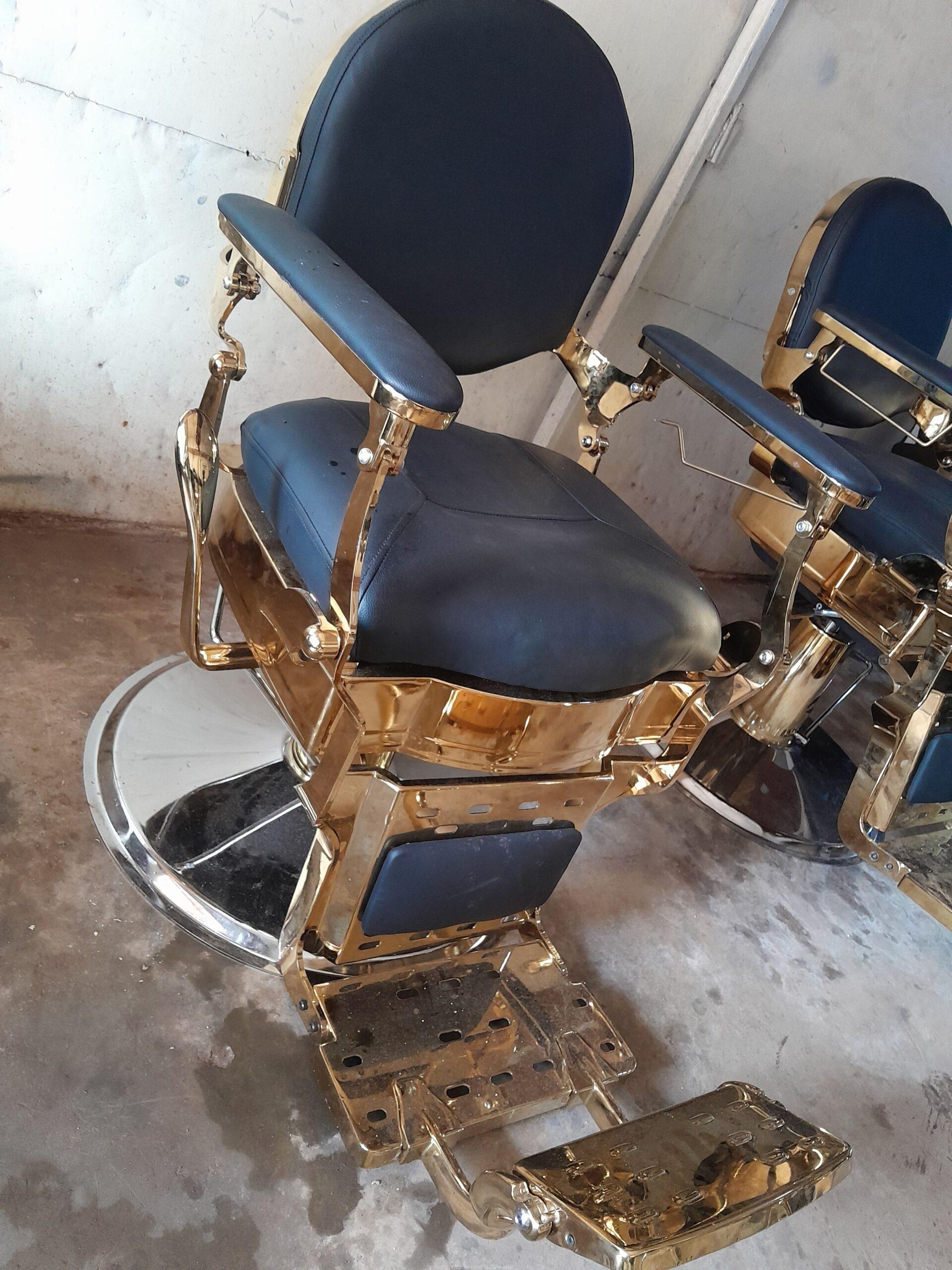 Saloon chair