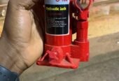 Hydraulic jacks