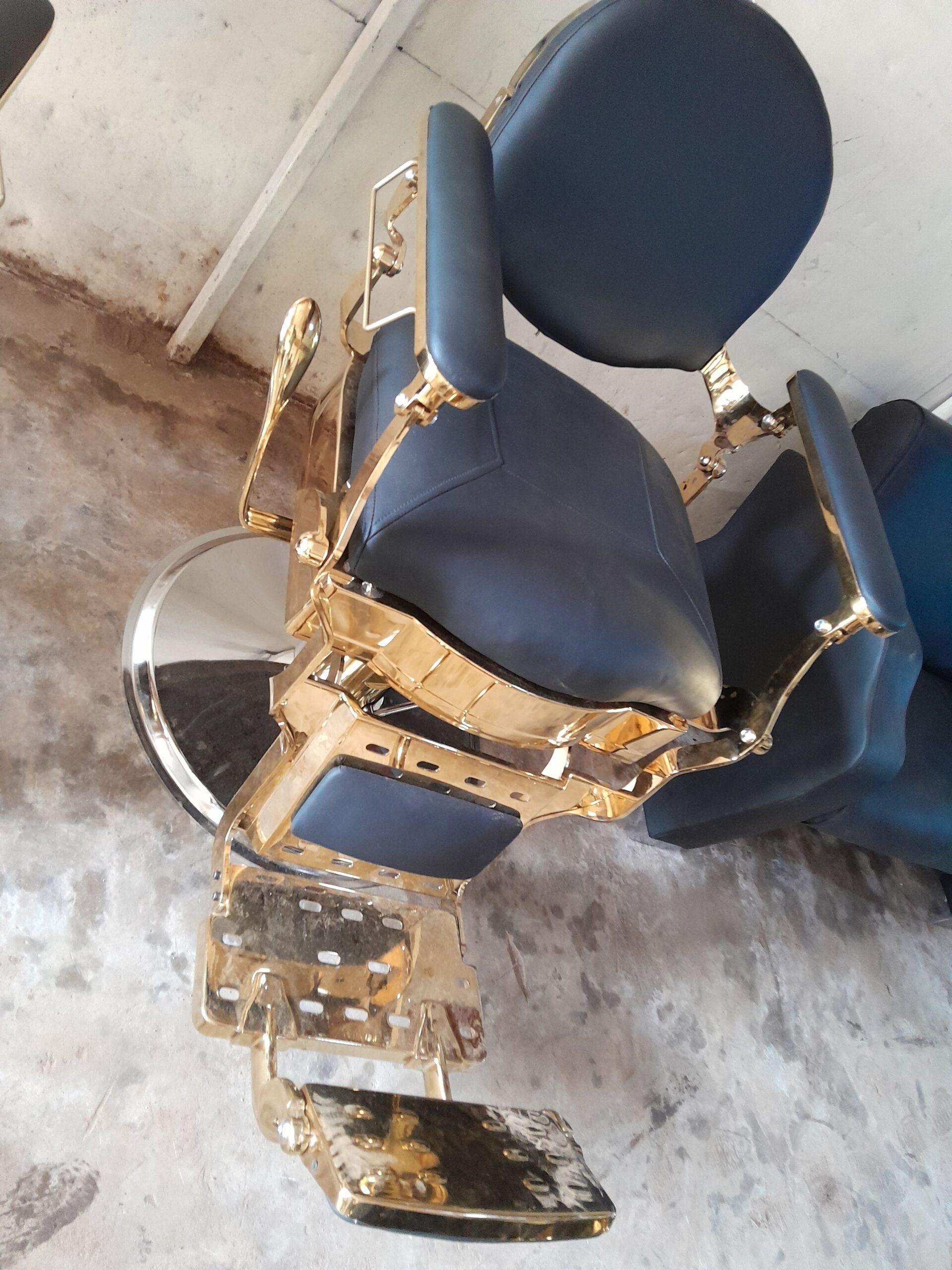 Saloon chair