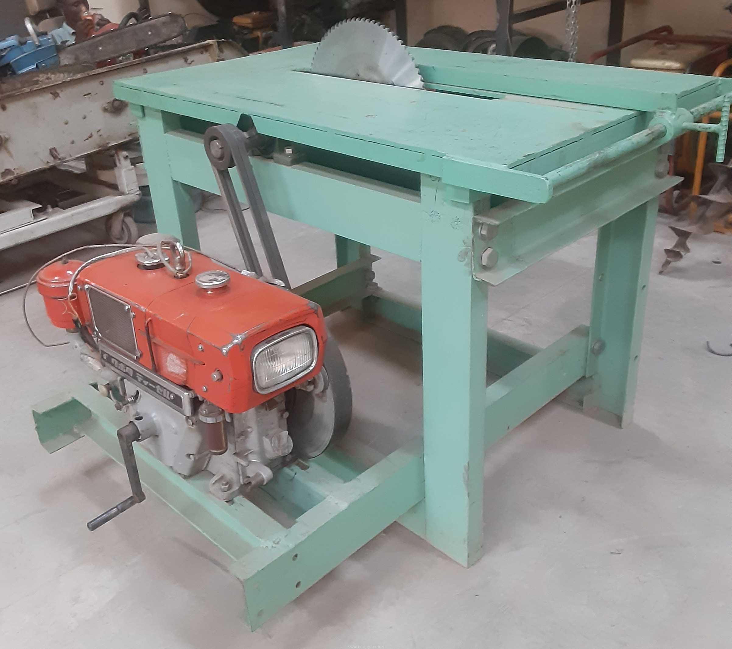 Engine table timber saw