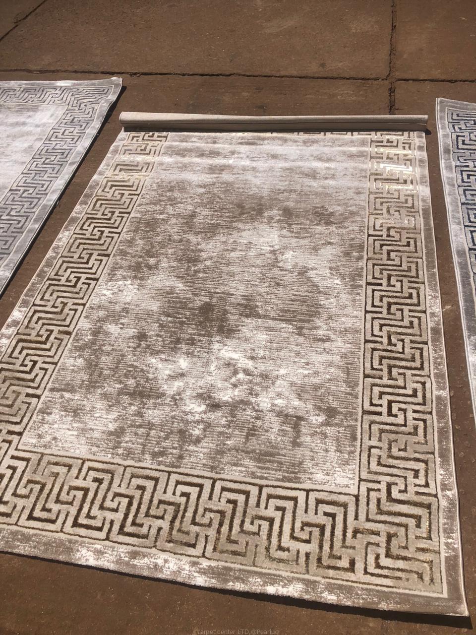 Center Carpets