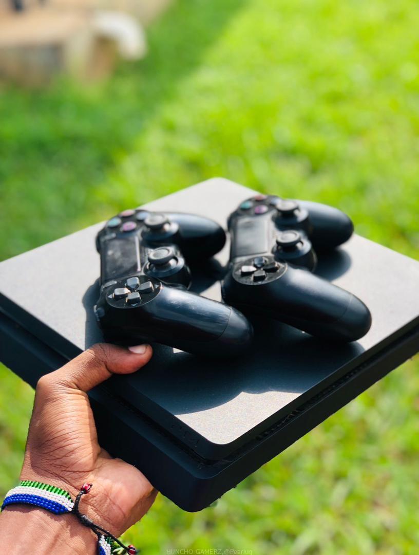 SONY PLAYSTATION 4 SLIM
