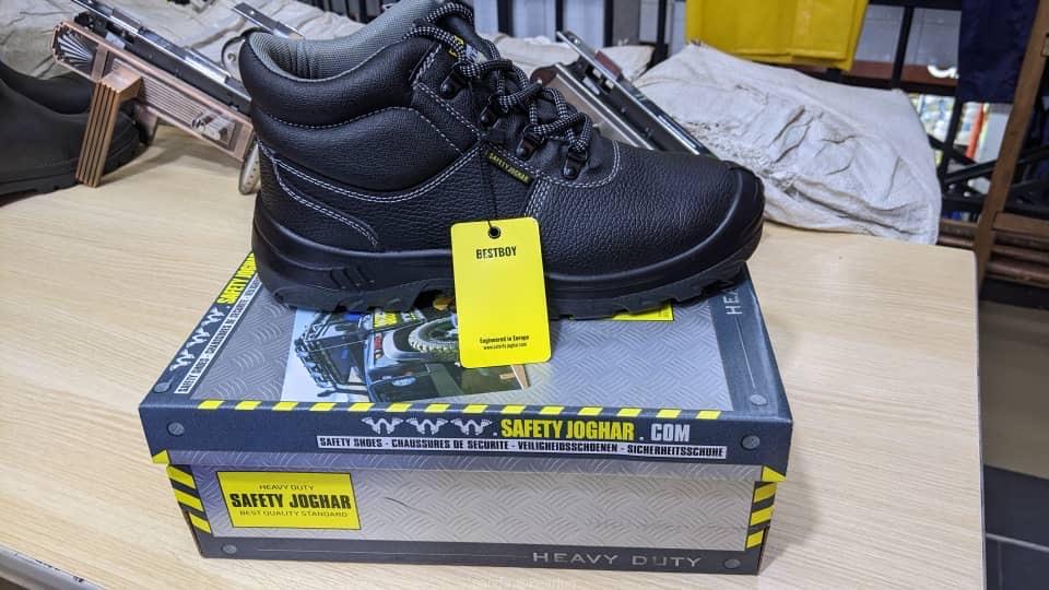 Safety jogger safety shoe