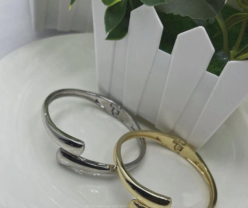 BANGLES