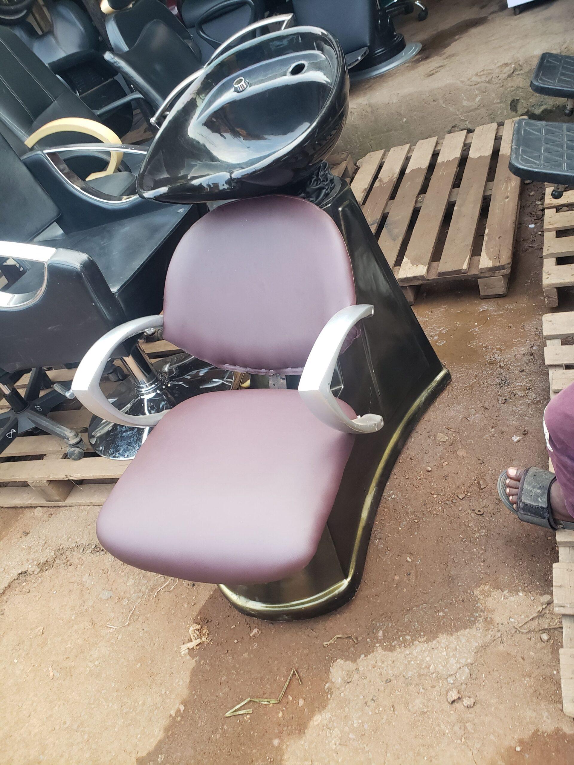 Shampoo chair/ sink