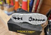 Safety shoes