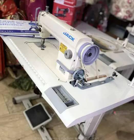 Heavy duty industrial sewing machine