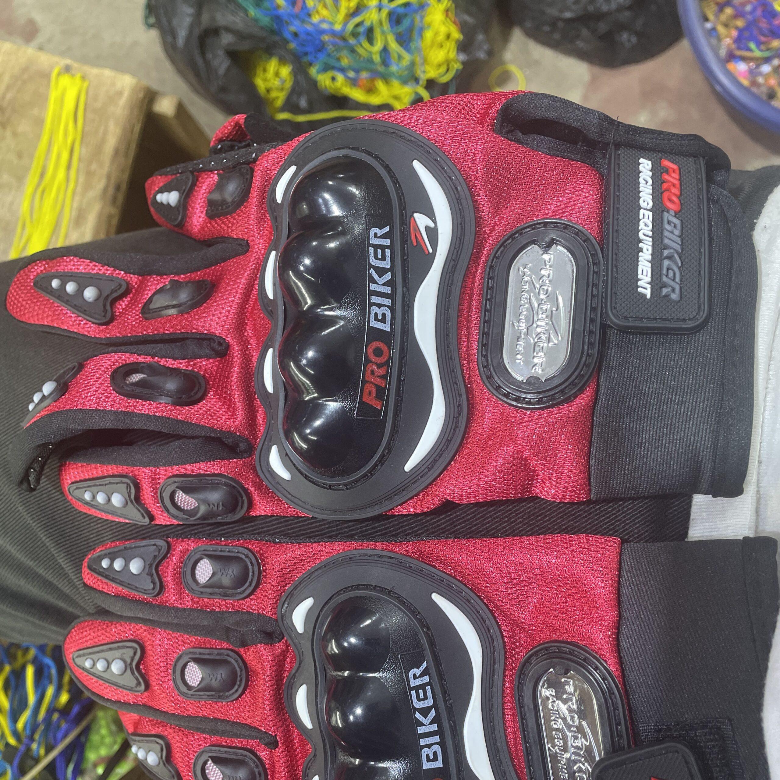 Riding gloves