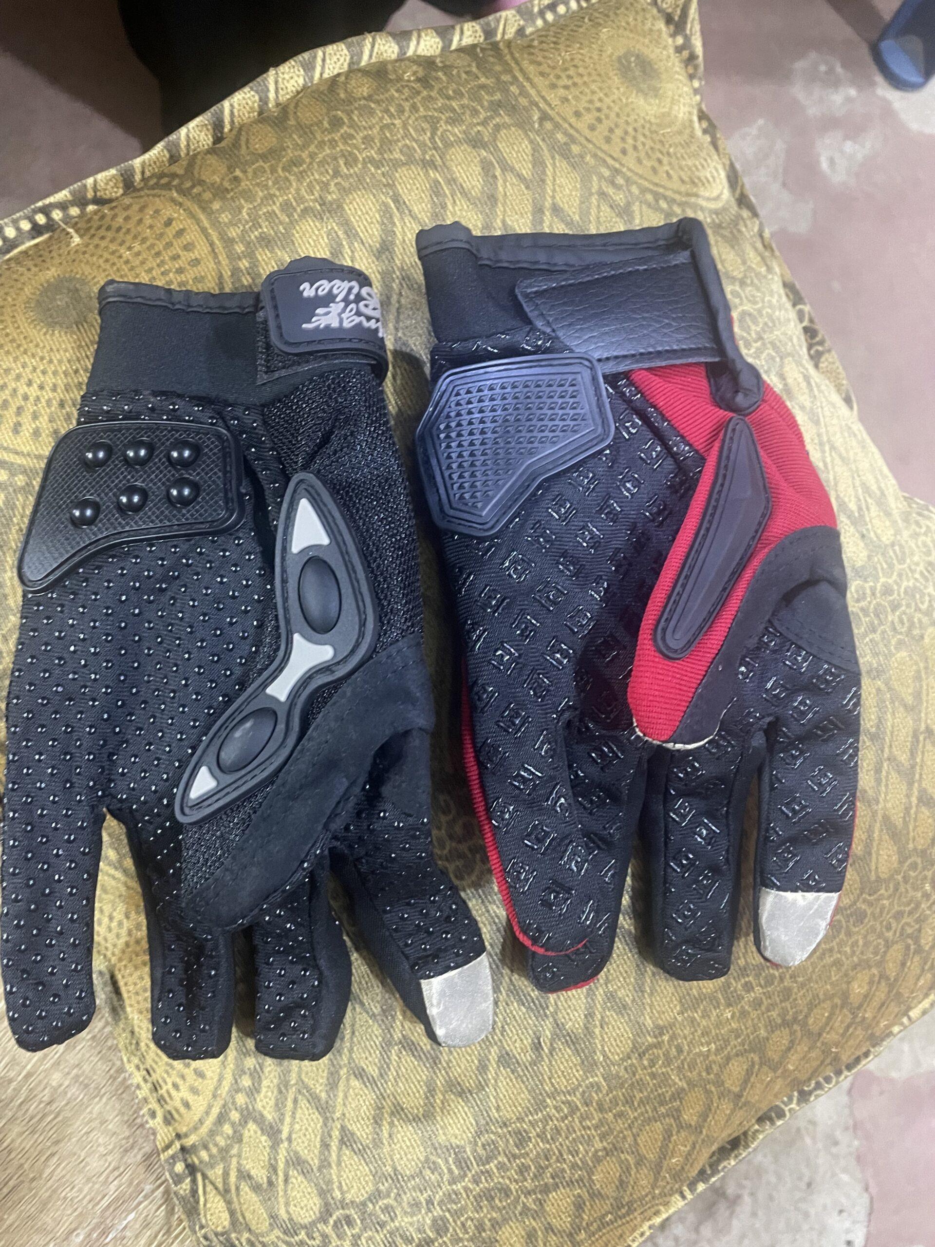 Riding gloves knuckles