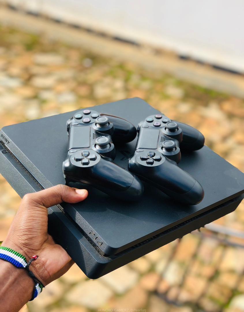 SONY PLAYSTATION 4 SLIM