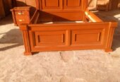 Bed of 5x6feet mahogany wood