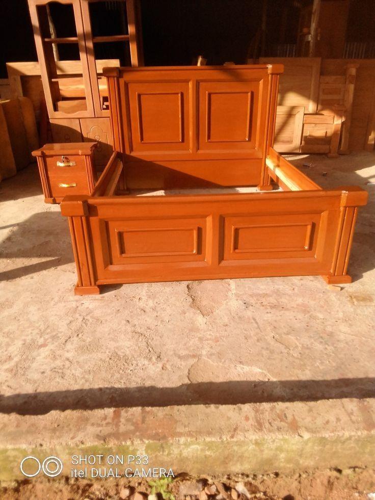 Bed of 5x6feet mahogany wood