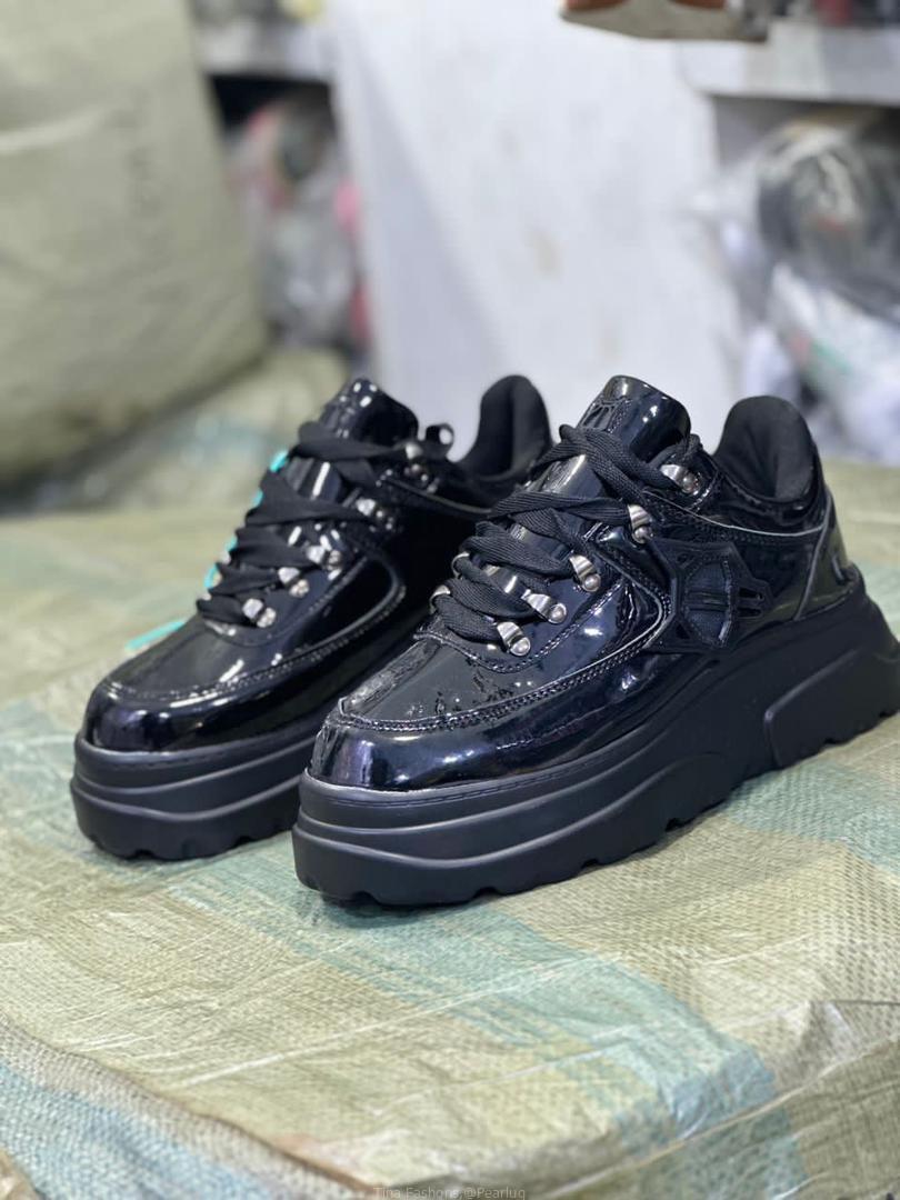 Fashion shoes