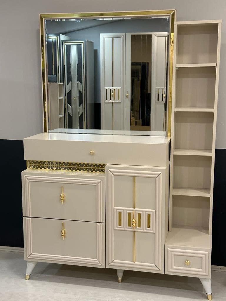 Dressing mirror