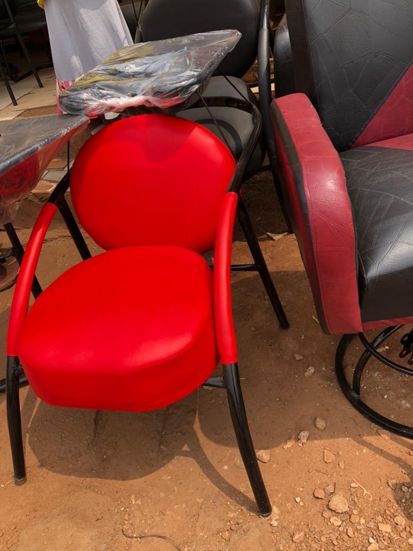 Saloon chair