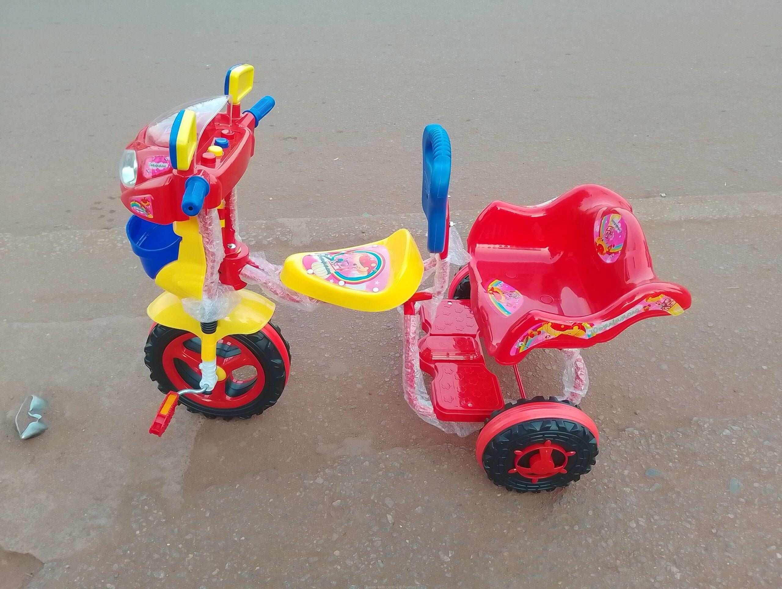 Double seat tricycle