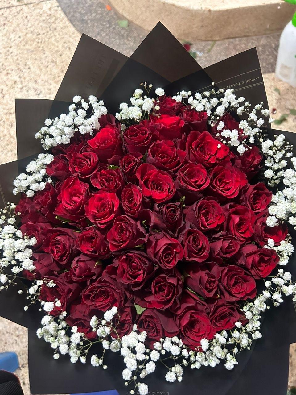 Floral gift hampers and bouquet