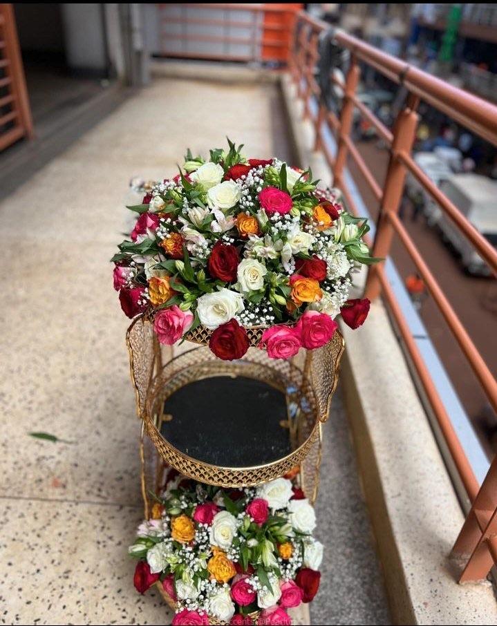 Floral gift hampers and bouquet