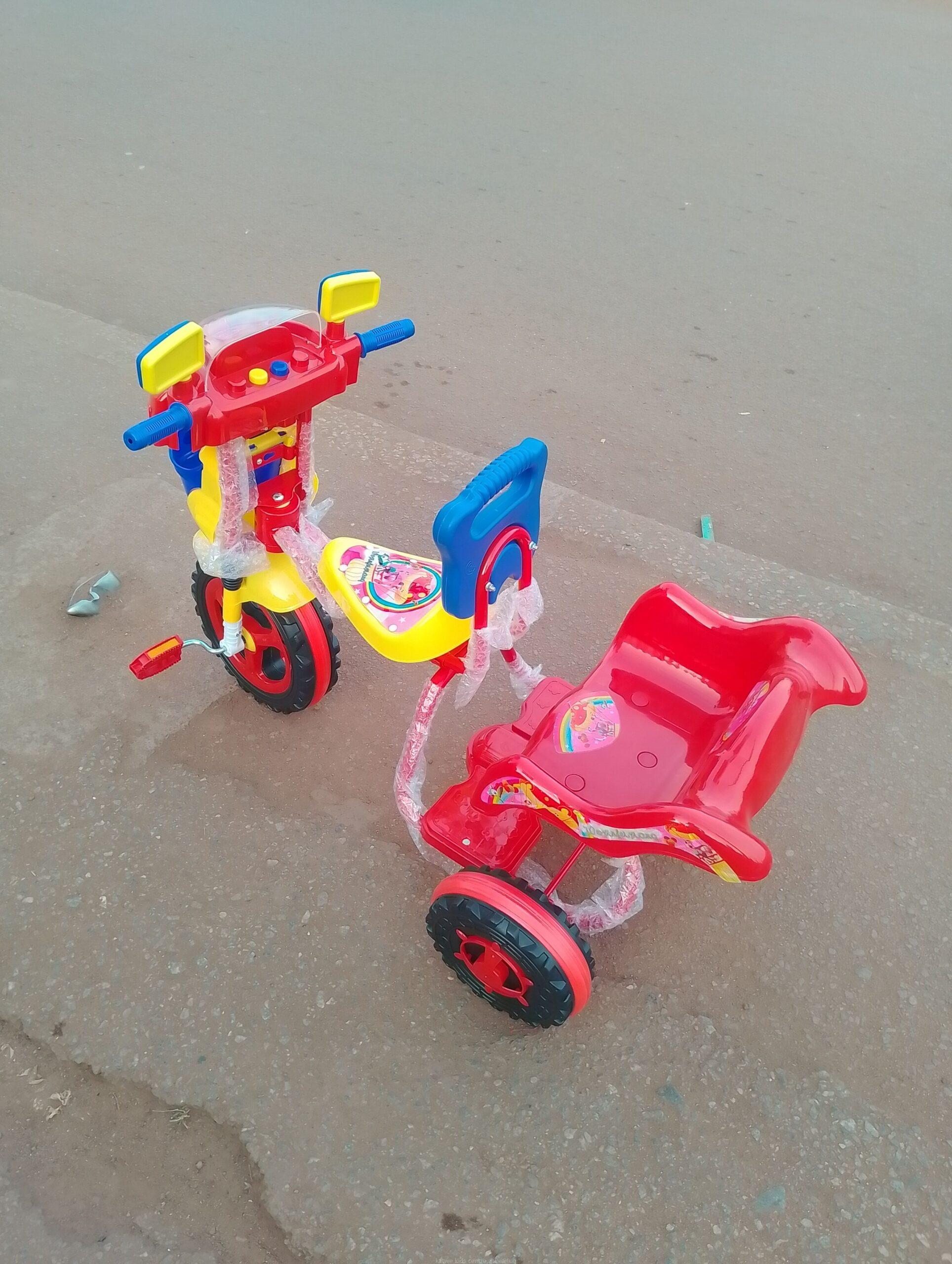 Double seat tricycle