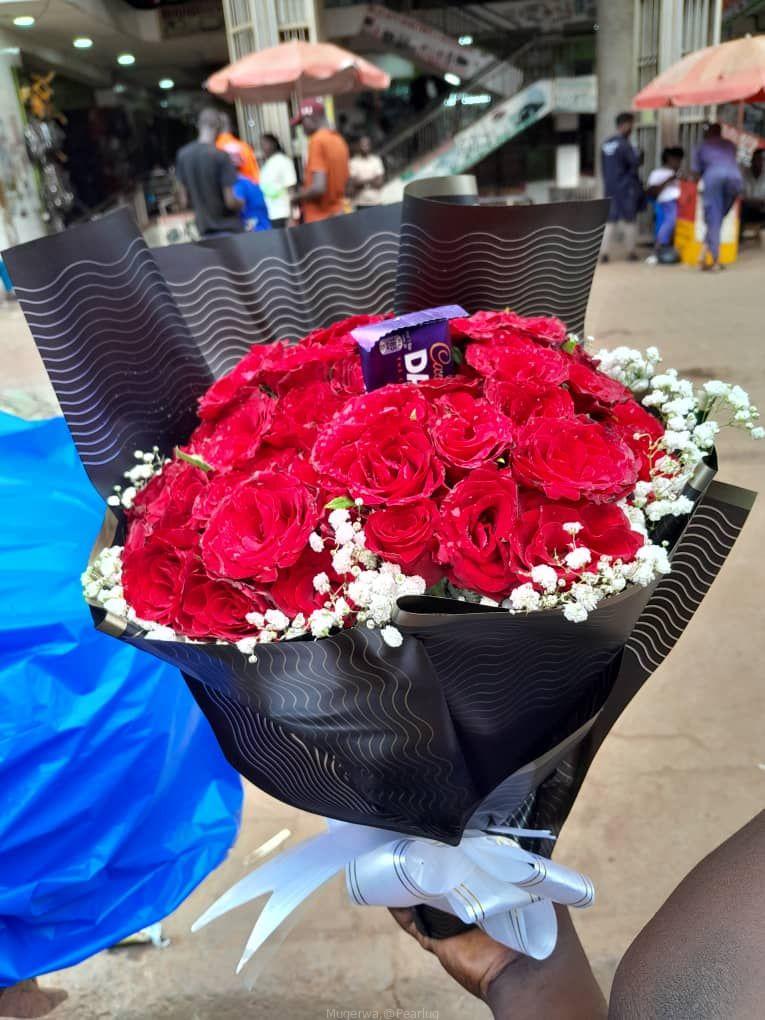 Supper surprises gifts birthdays balloons🎈 flowers roses