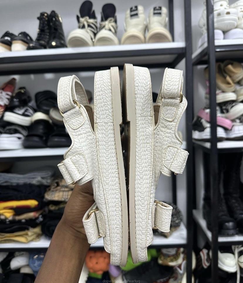 Open shoes