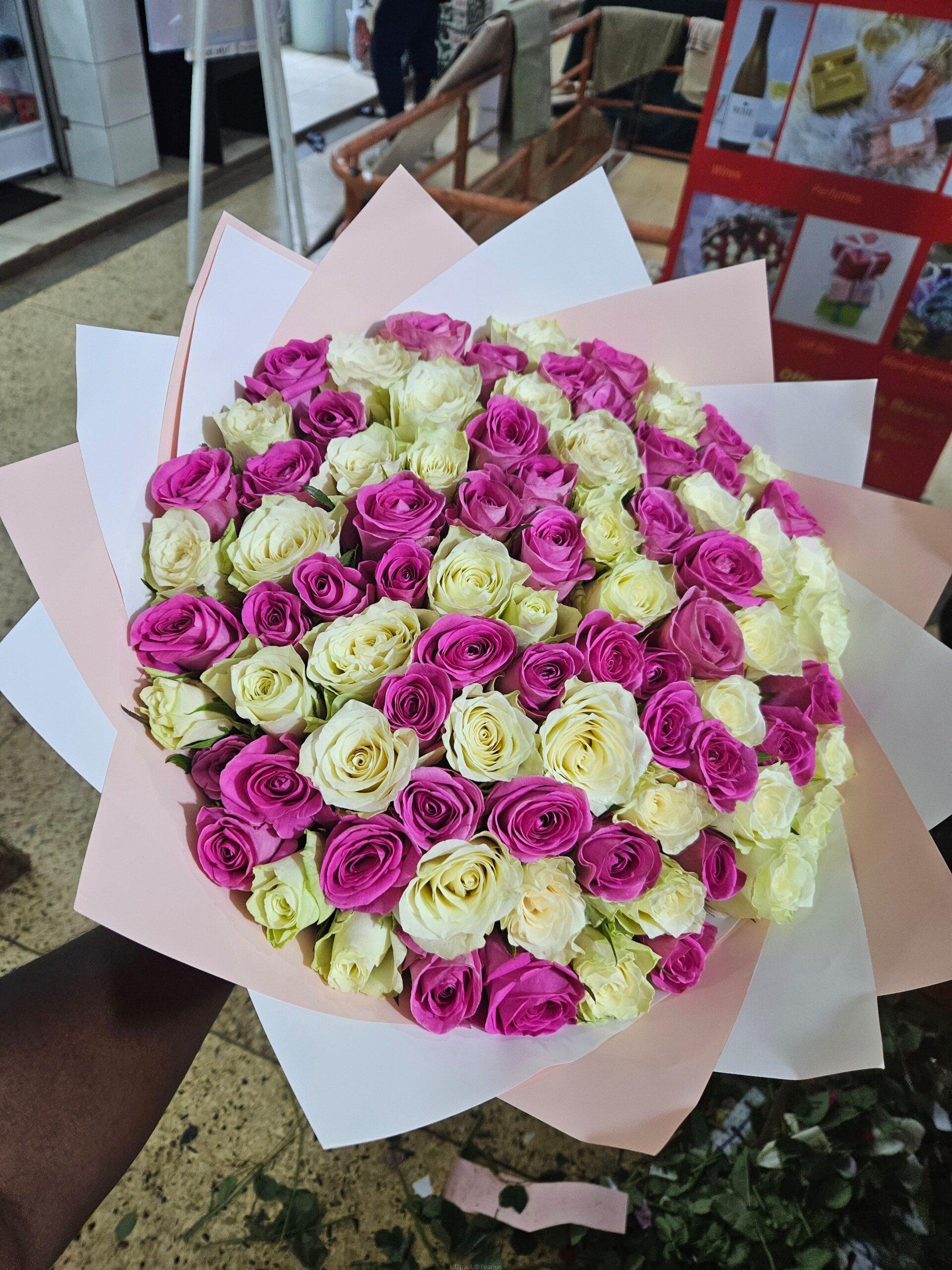 Flowers 💐 bouquet & Cakes 🎂