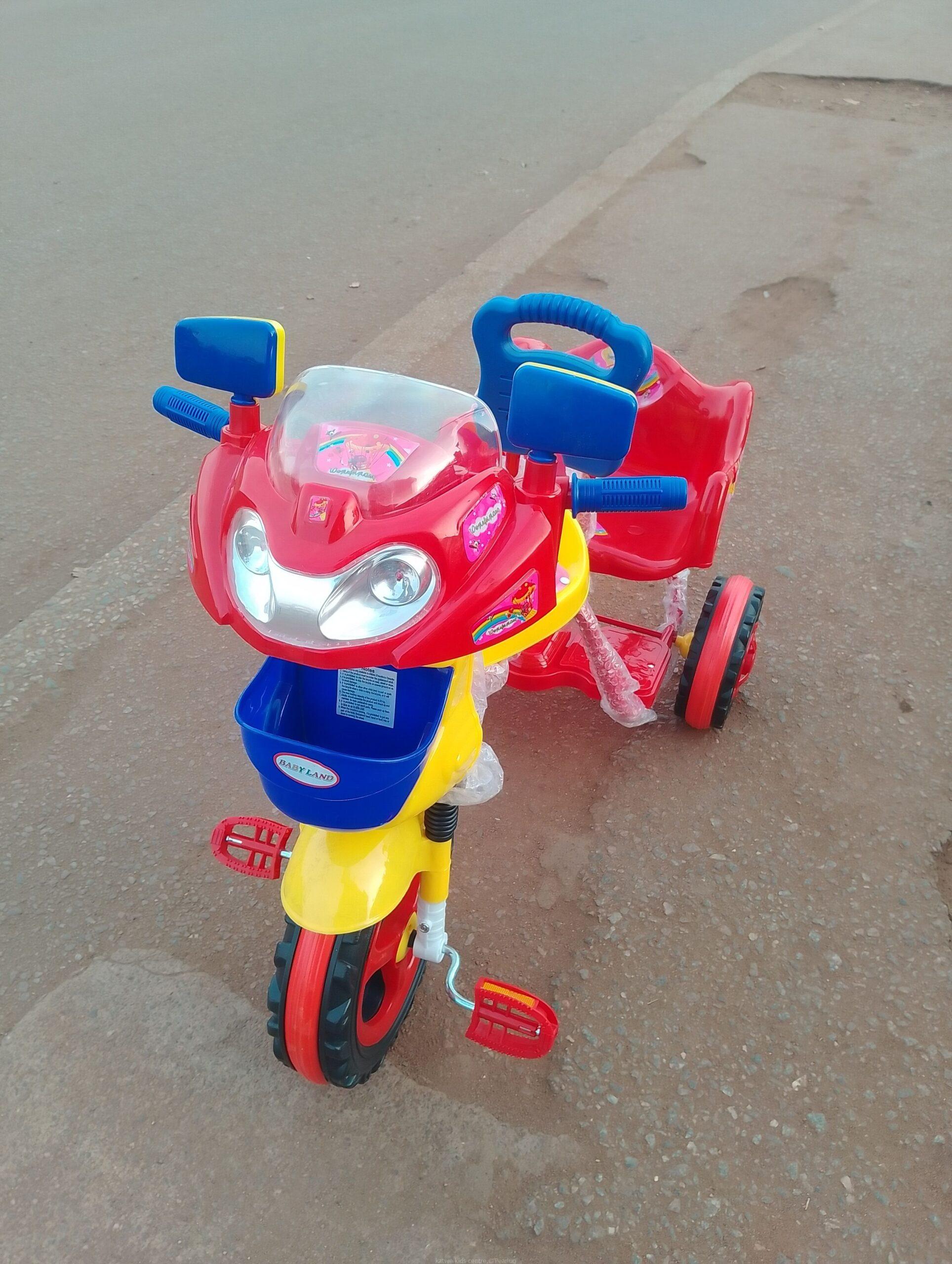 Double seat tricycle
