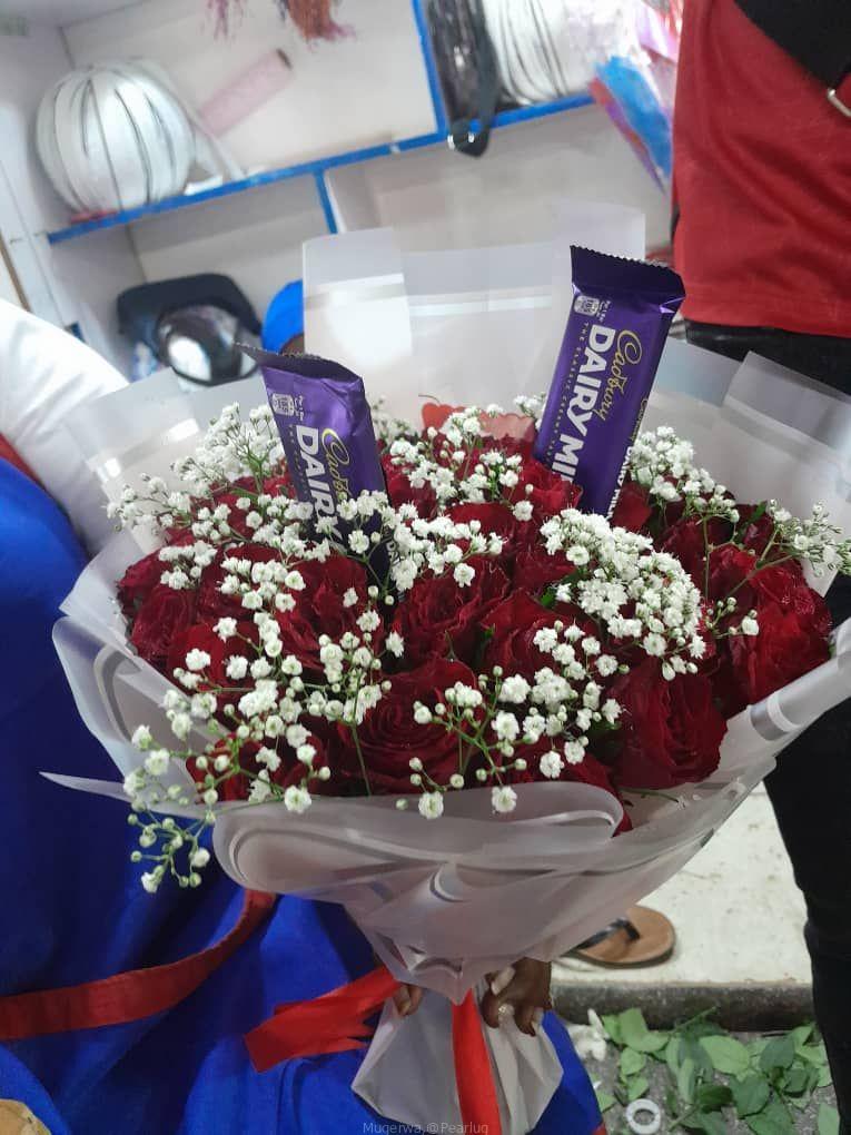 Cake cake flowers chocolates surprises gifts