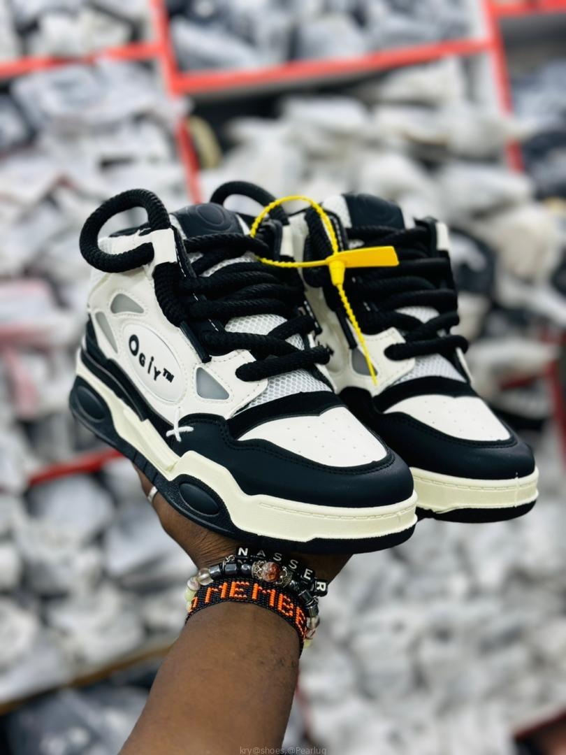 Ladies’ sneakers