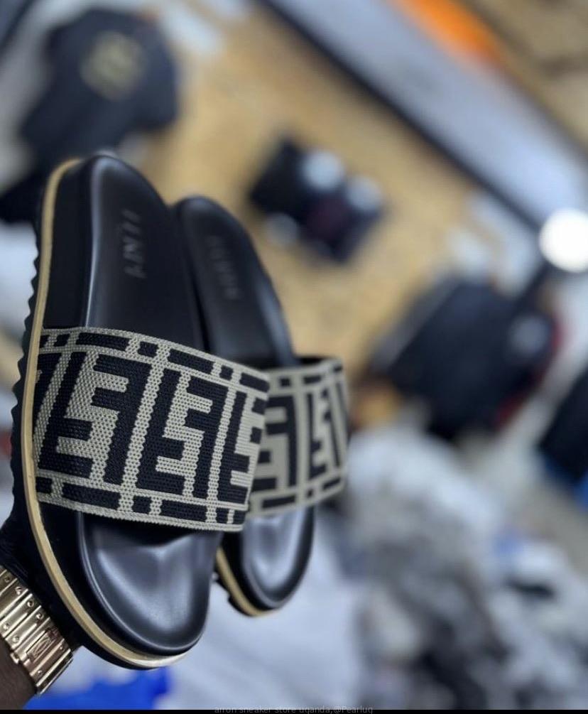 Open shoes