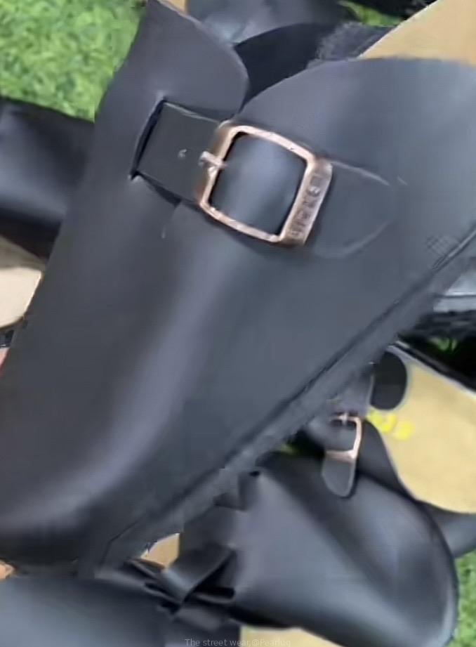 Open shoes