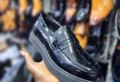 Original shiny shoe