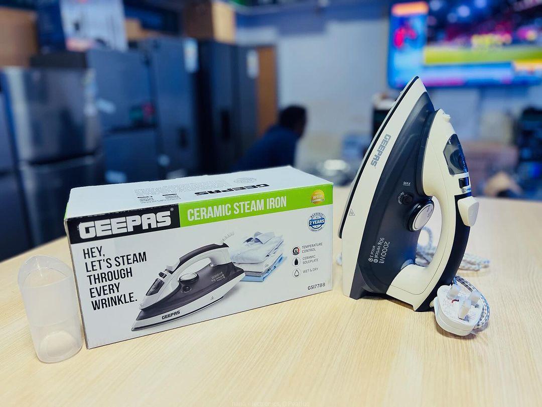 GEEPAS STEAM IRON