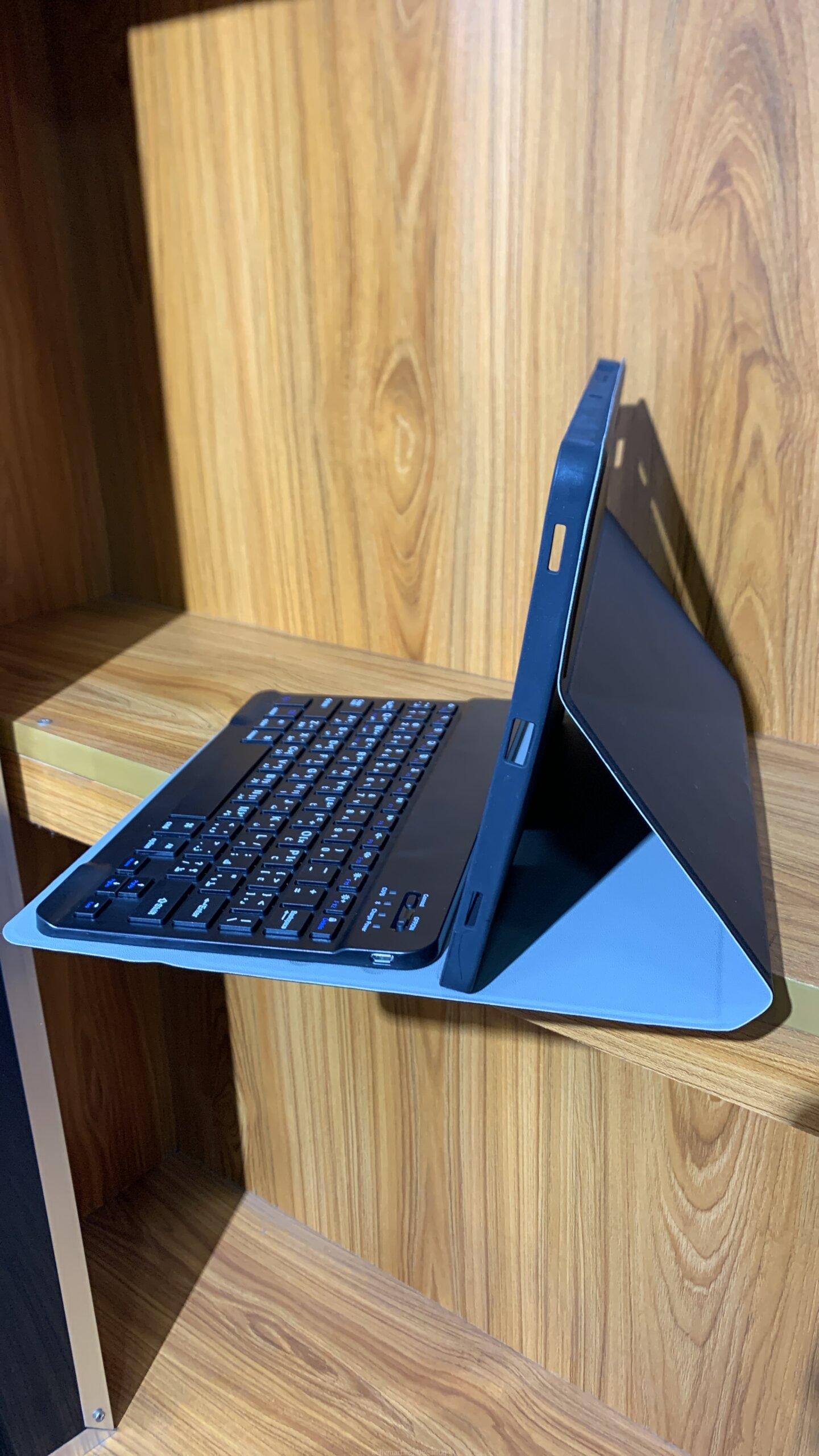 Smart keyboards for tablets