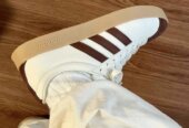 Canvas shoes