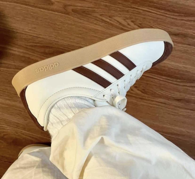 Canvas shoes