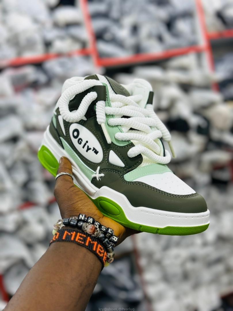 Ladies’ sneakers