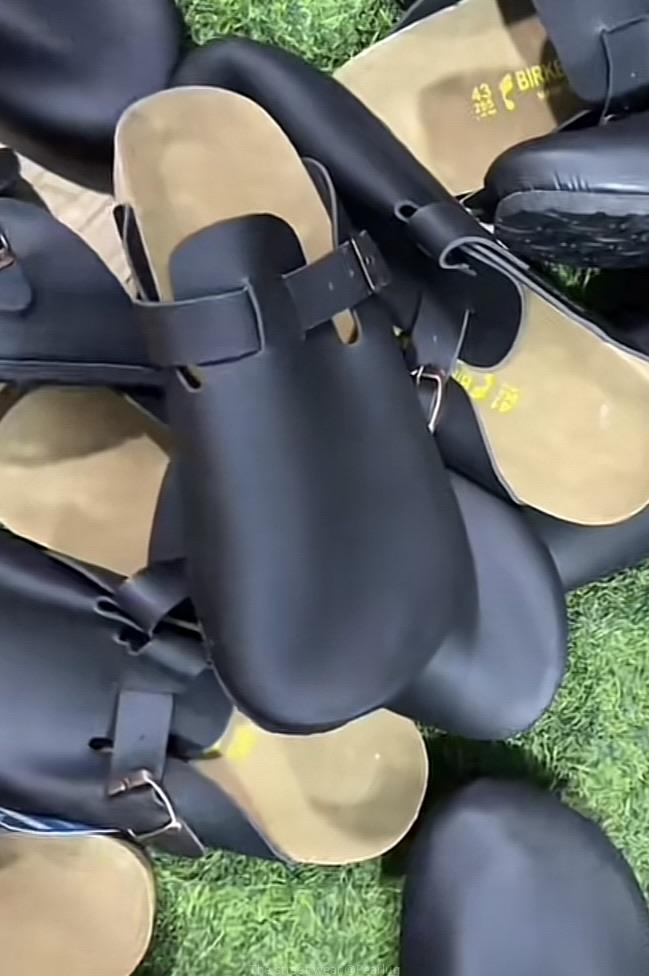 Open shoes
