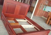 Bed of 5x6feet mahogany wood