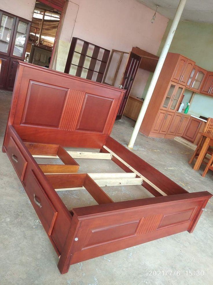 Bed of 5x6feet mahogany wood