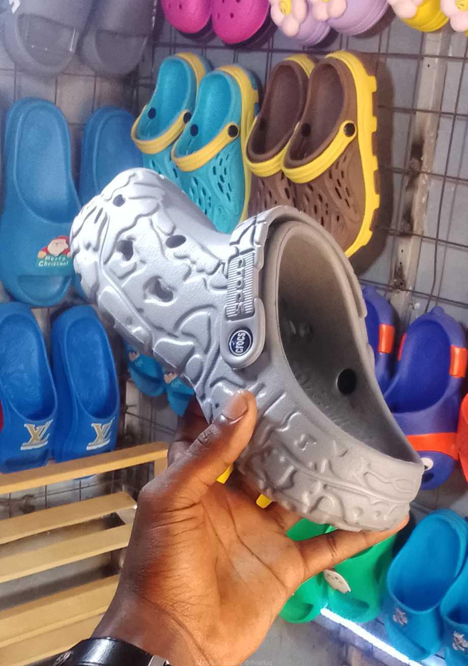 Open shoes