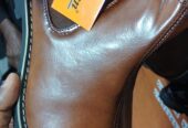 Men jangle shoes