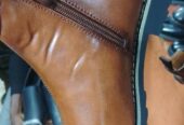 Men jangle shoes