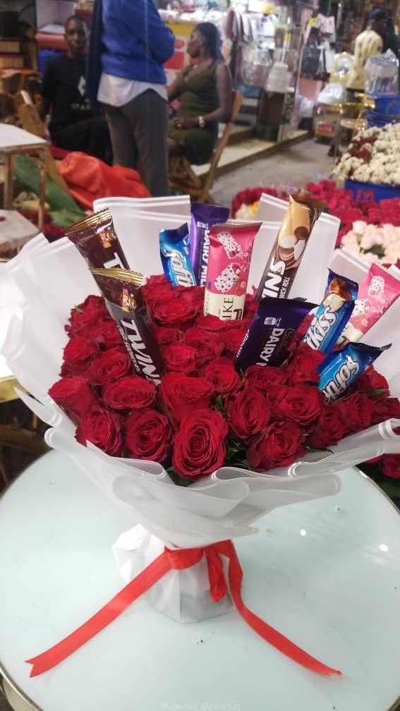 Cakes birthdays party’s surprises gifts love flowers roses